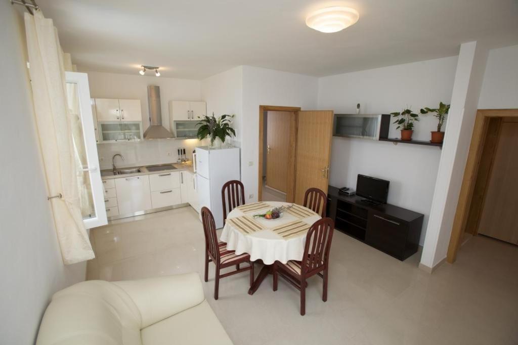 Apartments Grlica Sutivan Room photo