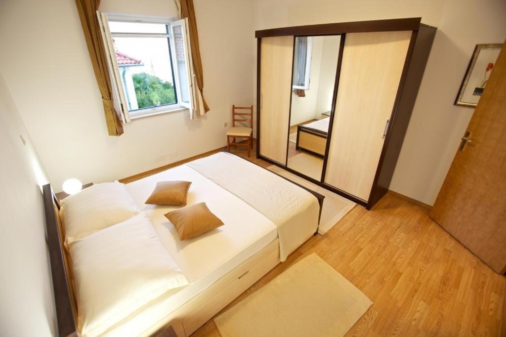 Apartments Grlica Sutivan Room photo