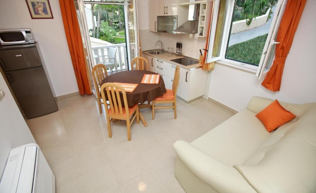 Apartments Grlica Sutivan Room photo